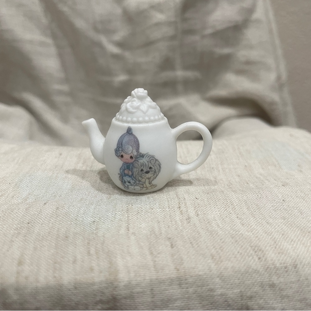 Charming Precious Moments White Miniature Tea Set with Illustrations - Picture 3 of 9